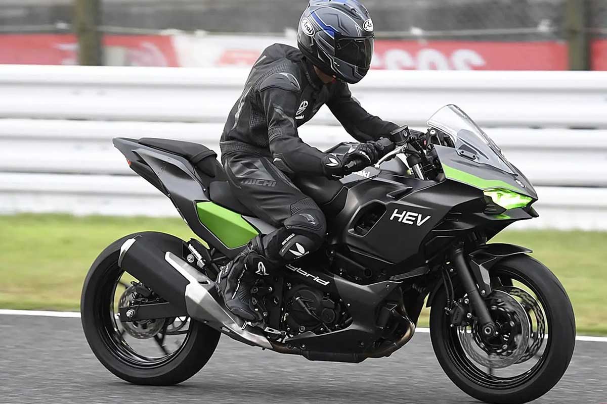 Kawasaki Toont Hybride Sportmotor En Elektrische Naked Tijdens 8 Uur Van Suzuka